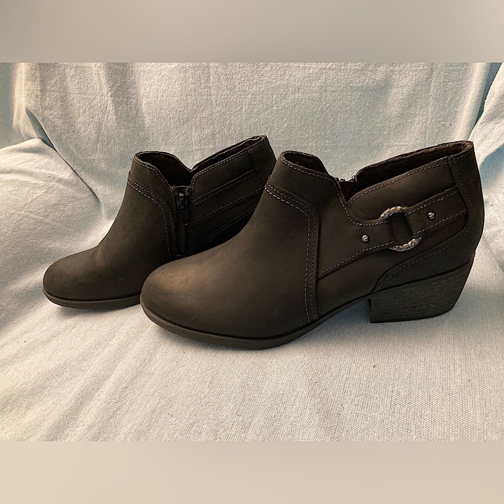 NWT Clarks Collection Leather Side Zipper Heeled Charlten Grace 8.5W